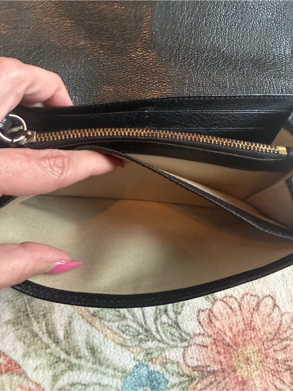 Chloé Black Leather Bow-Accent Continental Wallet - Picture 6 of 10